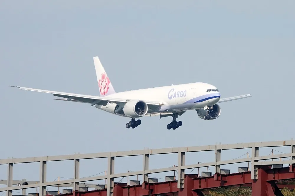 上海機場防疫新規致航班延誤　華航即起取消「桃園—浦東」航班到明年1月底