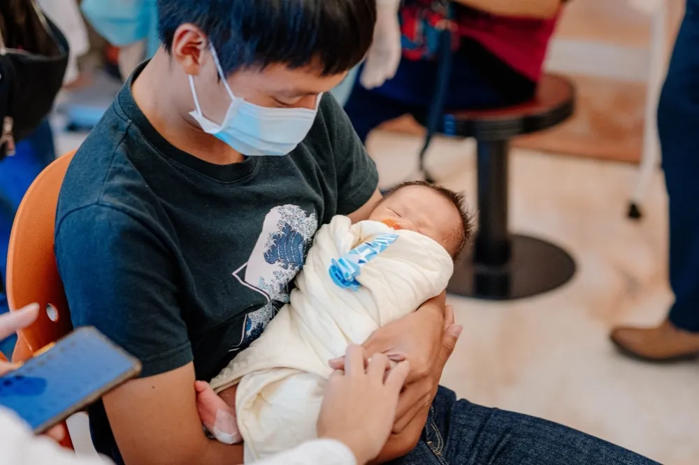 立院拍板！產檢假、陪產假增為7日　子女未滿3歲每天可少上班1小時