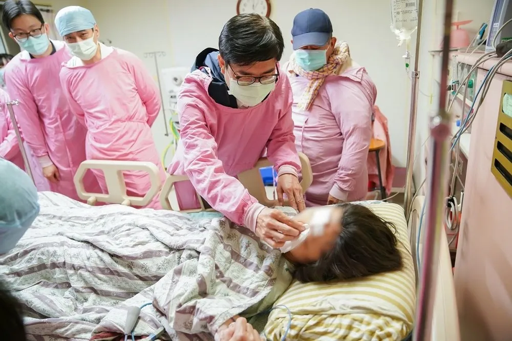 【醉駕撞死妻】林爸插管激動「老婆女兒呢…」　院方憂噩耗椎心先打鎮定劑