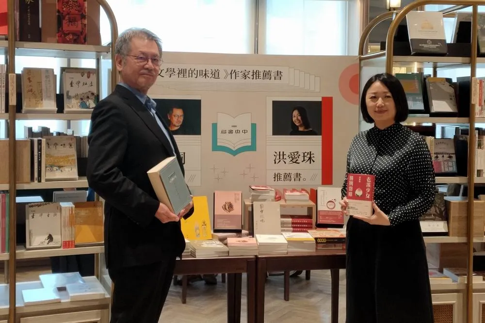 焦桐、洪愛珠筆桿換鍋鏟　中央書局化身料理人舞台