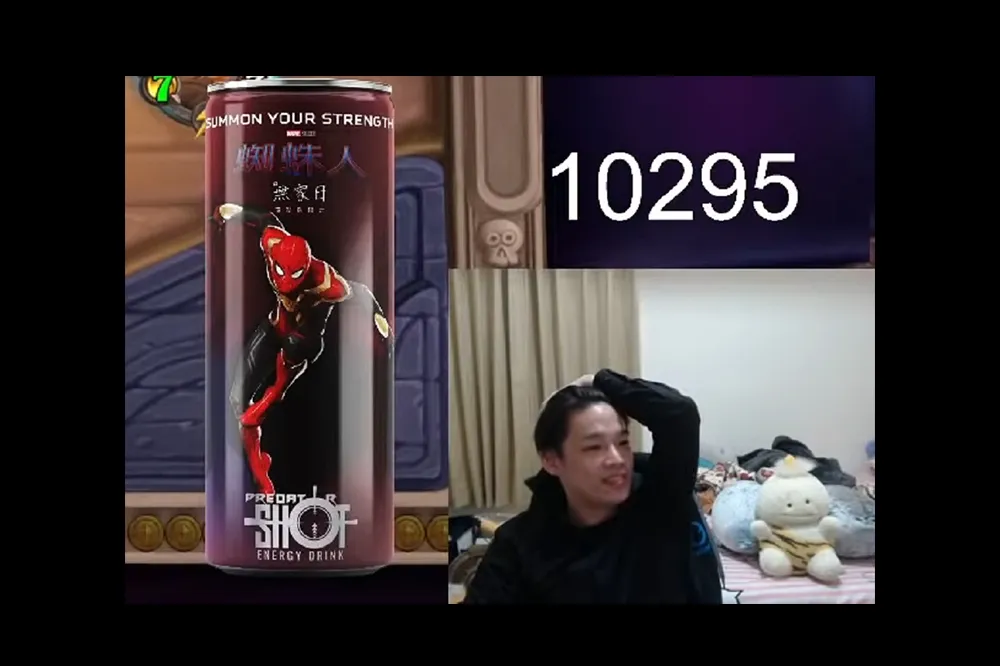 前有屁股後有裸女！實況主羅傑遭YT Ban7天　準備藍色學校見...？　