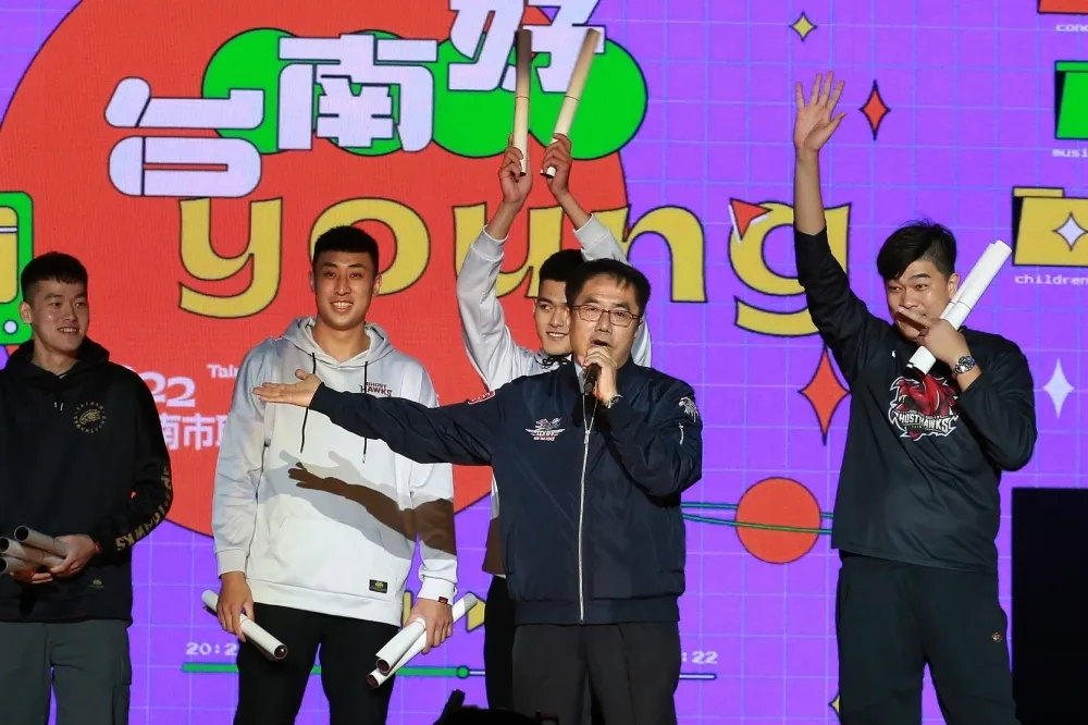 台南第一支在地職籃隊台鋼獵鷹  跨年晚會亮相