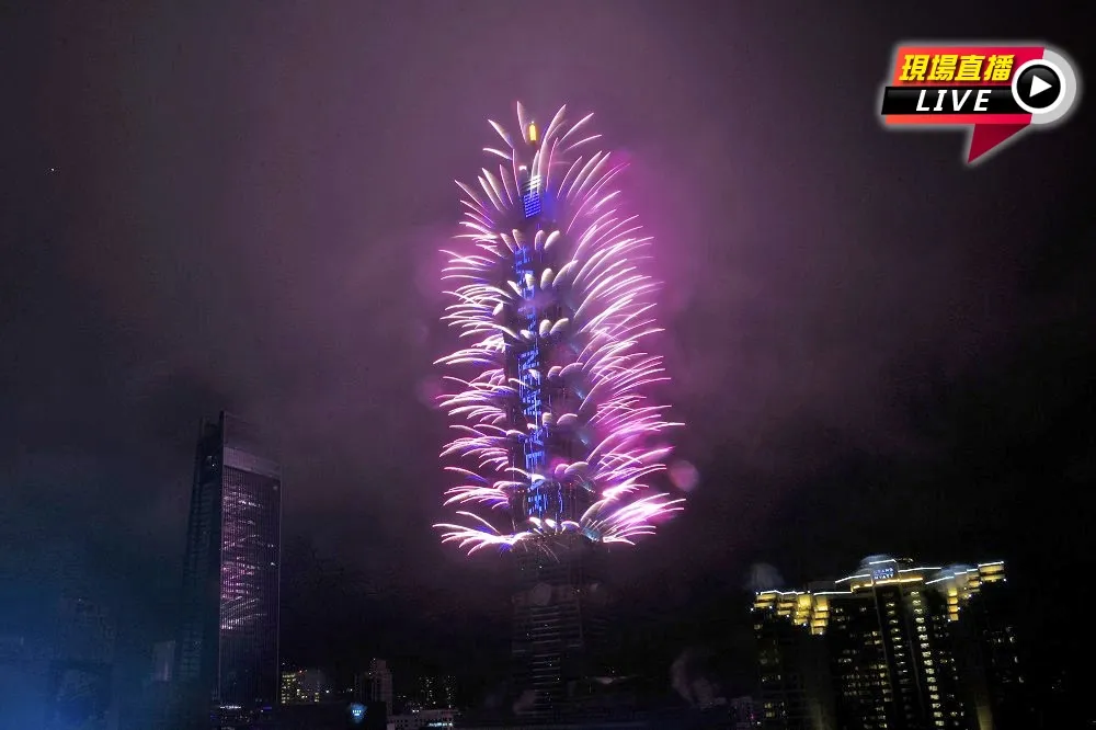 【嗨迎 2022 圖輯】新年快樂！《上報》101 煙火 360 秒全紀錄　愛心放閃美炸天