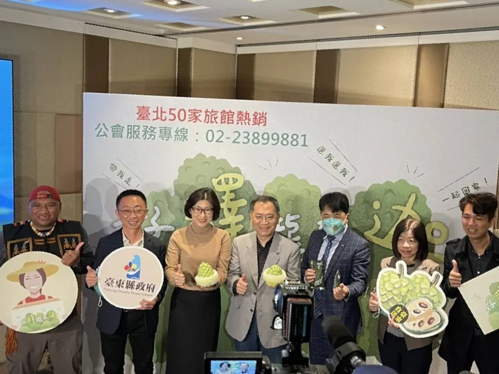 釋迦製成冰棒 吃法多樣化 台東縣長北上促銷 贈防疫旅館旅客釋迦芭樂組合包