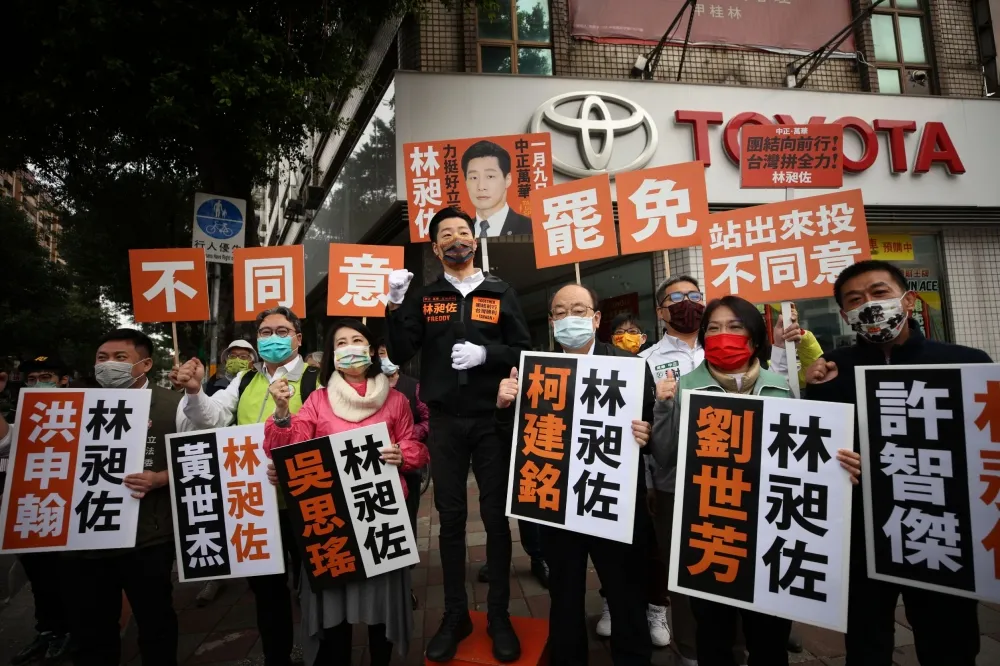 【挺昶反罷免】「不站出來會睡不著！」　柯建銘揪綠委掃街催不同意票