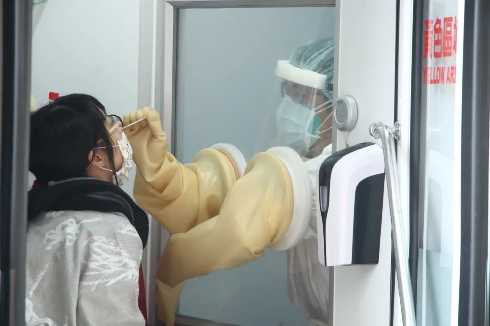 疫情擴大！防疫旅館增社區風險　高雄宣布檢疫標準加嚴超過中央