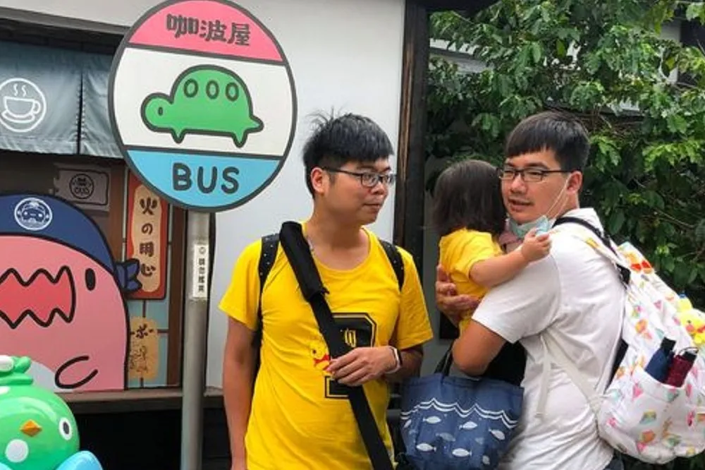 「耶！把爸爸還給我了」　全國第一個同志雙親收養家庭誕生