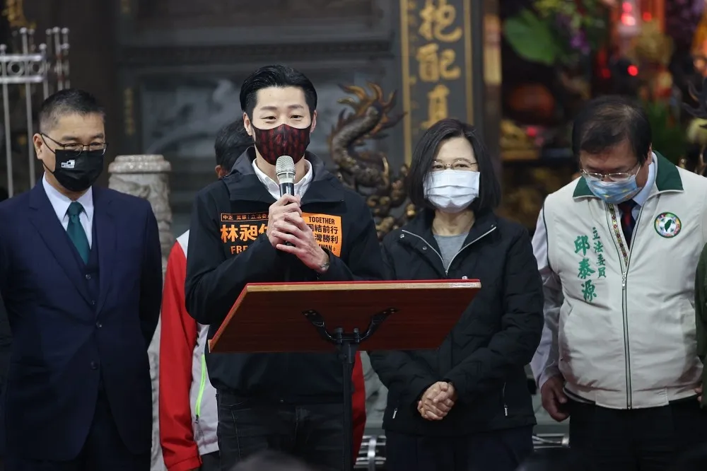 蔡英文、賴清德站台挺「反罷昶」　晚間林佳龍回萬華陪掃街催票