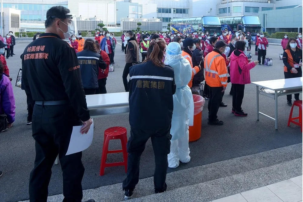 桃機群聚疫情擴大　桃市府證實二航廈1保全確診