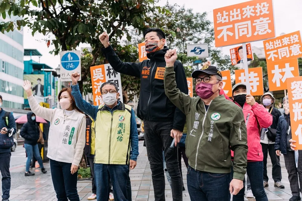 倒數48小時！近20綠委反罷昶　鎮守萬華5路口聲挺林昶佐