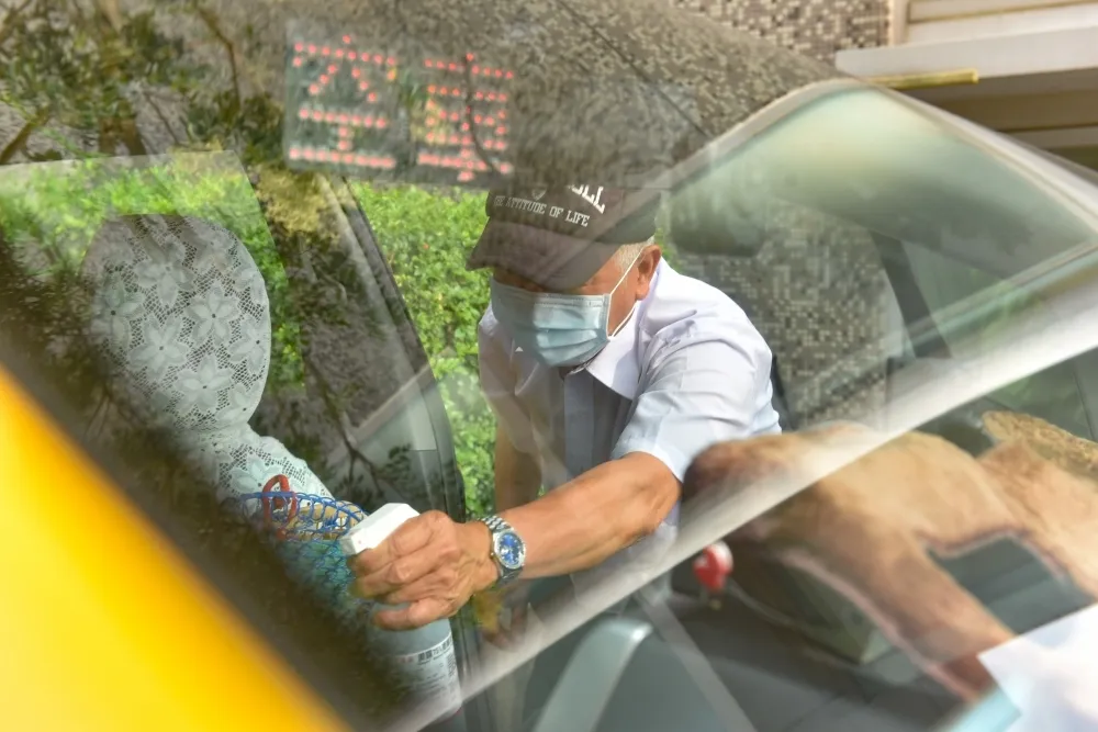 【快訊】疑似染疫計程車司機住新北！侯友宜曝Ct值33　同住家人採檢出爐