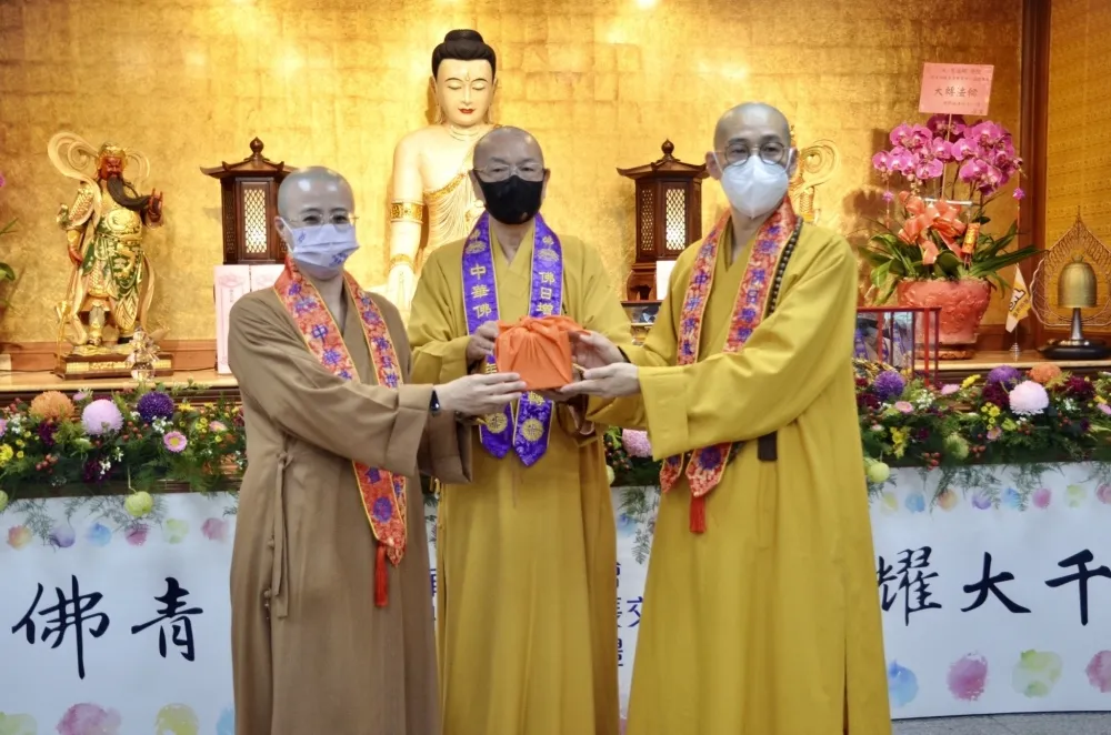 大慧法師掌中佛青 內政部報喜 保障宗教用地法案送審 淨耀法師勉發揚佛青精神