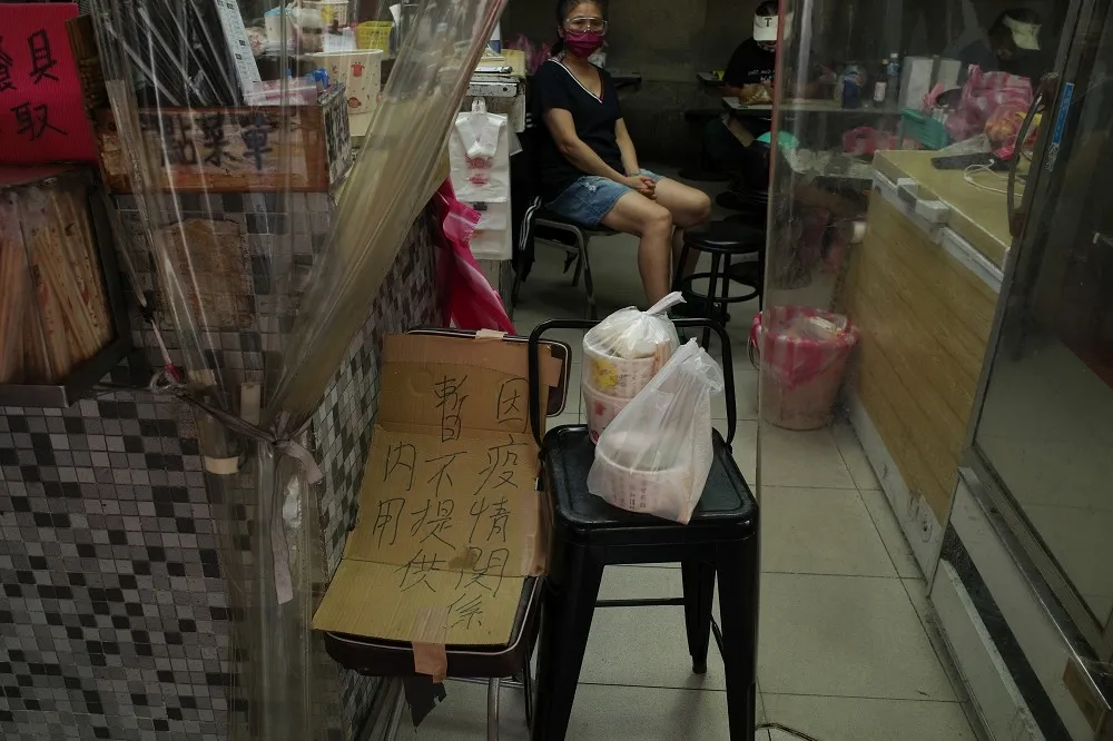 醫師批用餐風險大過唱歌卻不禁　陳時中駁：標準不同別混談
