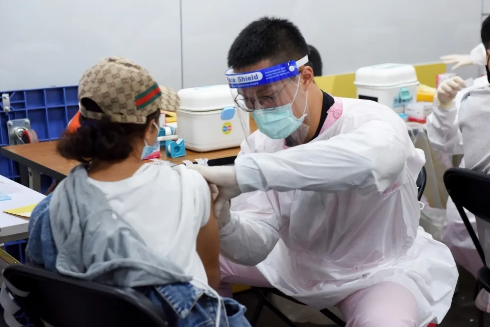 【嚴堵疫情】連5天免預約打第3劑　鄭文燦：37接種站、217院所隨到隨打