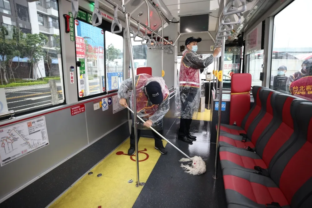 【快訊】本土+4！境外暴增92例　含落地篩58例+居檢34例