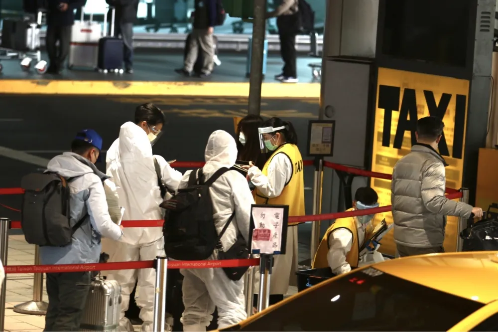 【陽性率9.28%】長程航班「落地篩」揪58人　美國最毒班機17人染疫