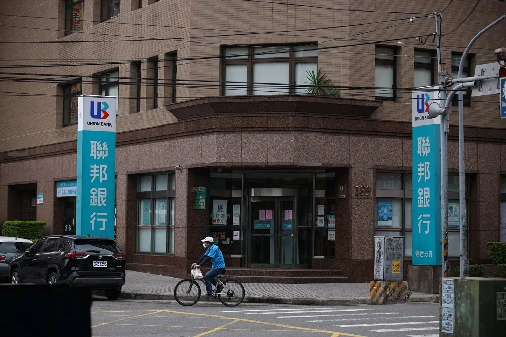 聯邦銀群聚再+2！漏夜匡列3千人　鄭文燦：染疫居服員成「超級傳播者」