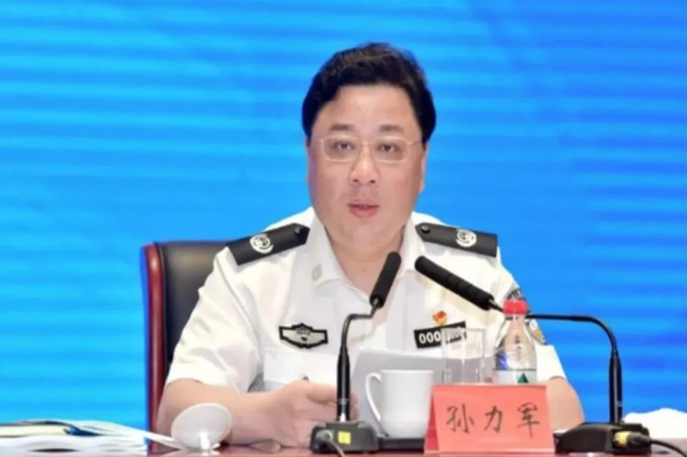 涉嫌非法持有槍械、收賄與操縱證券市場　中國前公安部副手孫力軍遭起訴