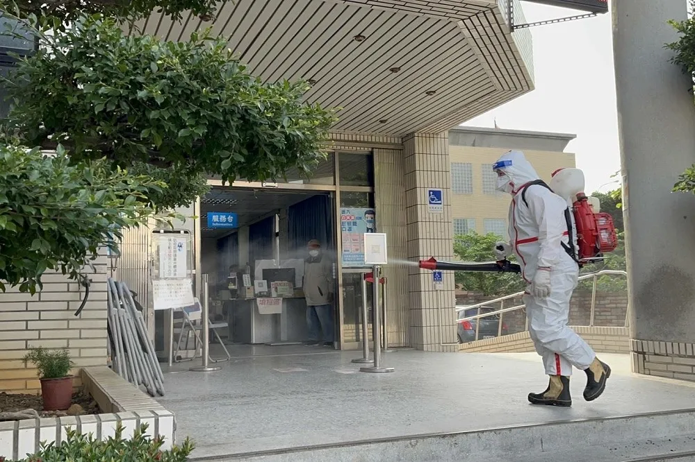 確診行員竹縣市趴趴走！竹縣新確診足跡曝　曾至竹北麵包店脫罩用餐
