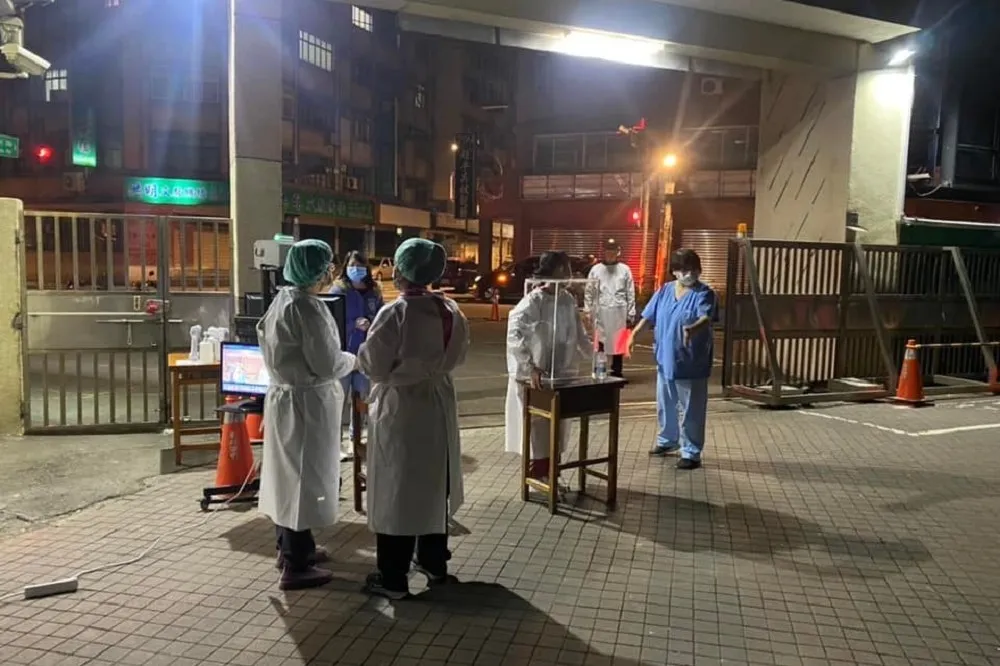 【桃市確診+6】西堤群聚燒2校、3顧客確診　鄭文燦：國高中畢業旅行取消
