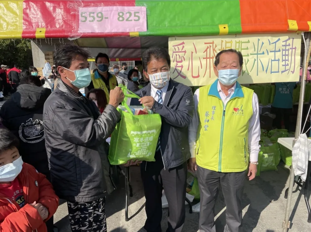 台南議長郭信良連續十九年賑米  助低收民眾好過年