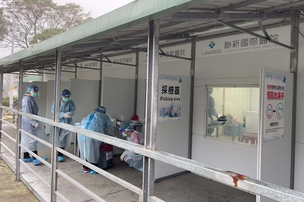 桃機群聚再擴大？機場檢疫員中招　曾輪值發燒篩檢站、幫入境旅客採檢