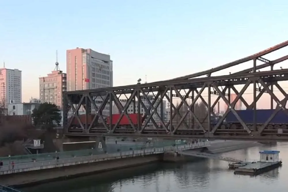 北韓結束防疫鎖國？　貨運列車睽違一年半重返中國載貨