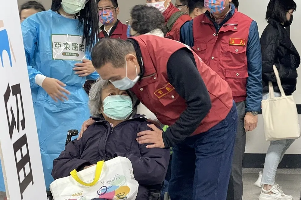 力揪亞東醫院感染源！普篩目前全採陰　侯友宜：邱院長非常認真