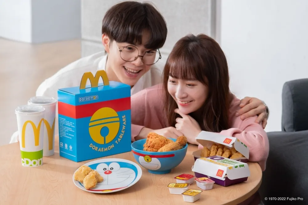 1/20 開賣！麥當勞與哆啦A夢聯手推出「哆啦A夢經典陶瓷碗盤組」限量五萬組