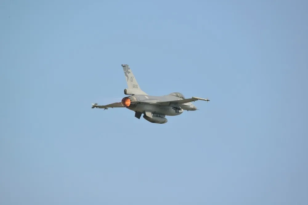 F-16V天安特檢完成　四聯隊長魏兆麟少將親率4戰機復飛執行任務