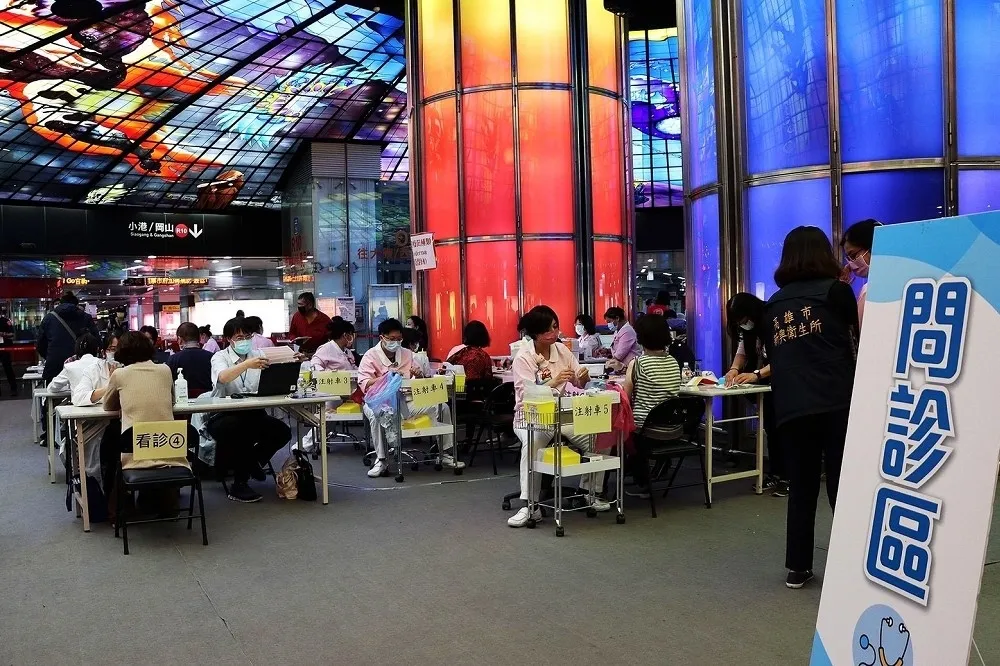 高雄驚傳1家3口確診！陳其邁急改行程開記者會　幼兒園快篩77人都陰性