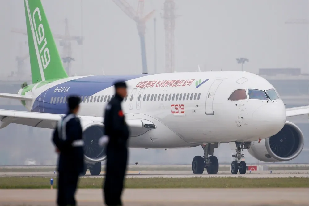 中國自製C919客機有望年底交付　關鍵「心臟」仍需看美國臉色