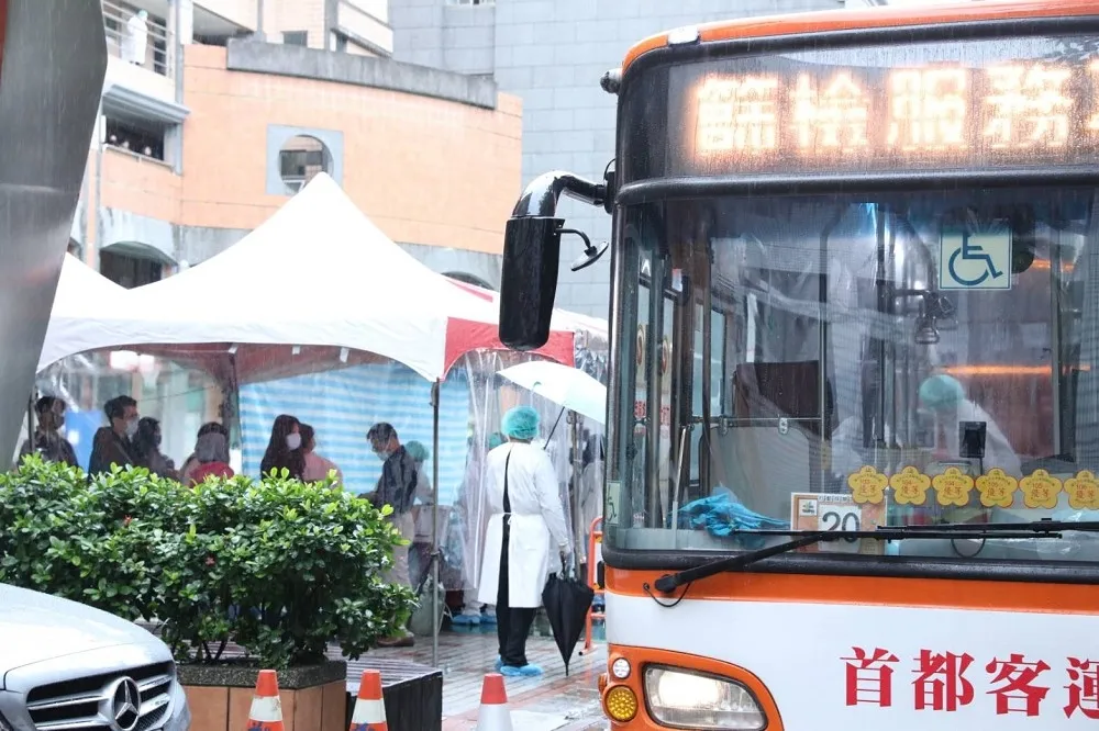 【662人全陰性】東吳大學傳2確診者足跡　校方：兩人同時間同處一教室