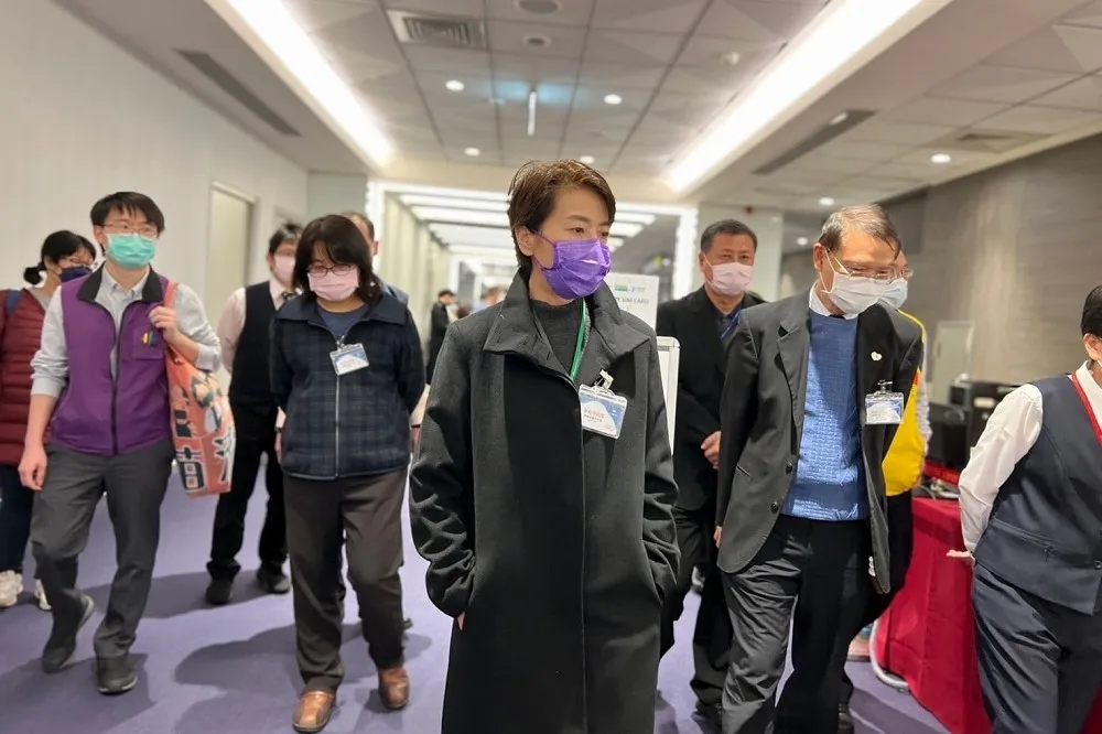【夜爆60確診】黃珊珊證實劍潭收住56人　幫王必勝打氣「他守桃園，我守台北」