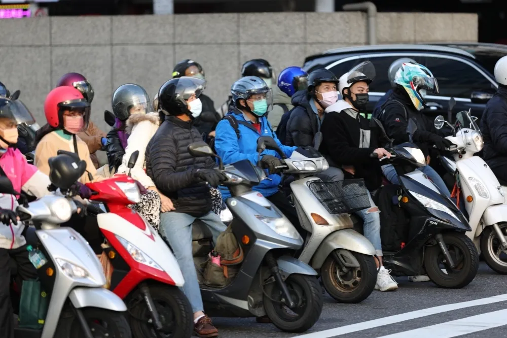 狂！確診男大生飆機車5天3度往返北高　網友驚：「縱貫線打通」送毒