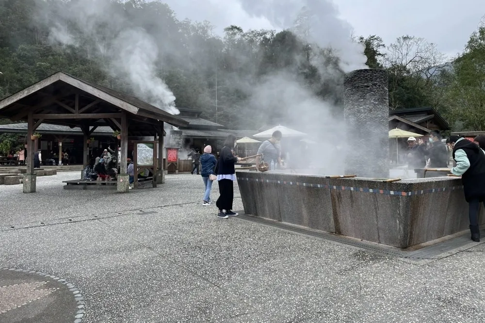長榮鳳凰酒店男員工+佛光大學女友中鏢　羅東夜市、清水地熱沾足跡