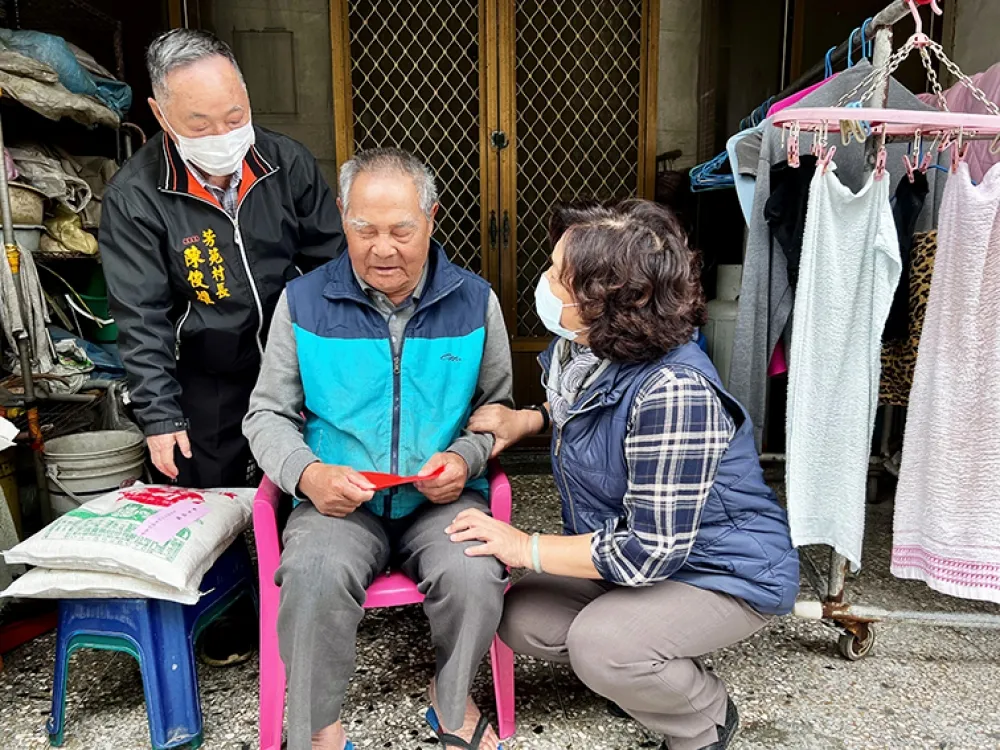 富味鄉無畏疫情 要讓故鄉失怙長輩2022新年「暖虎虎」