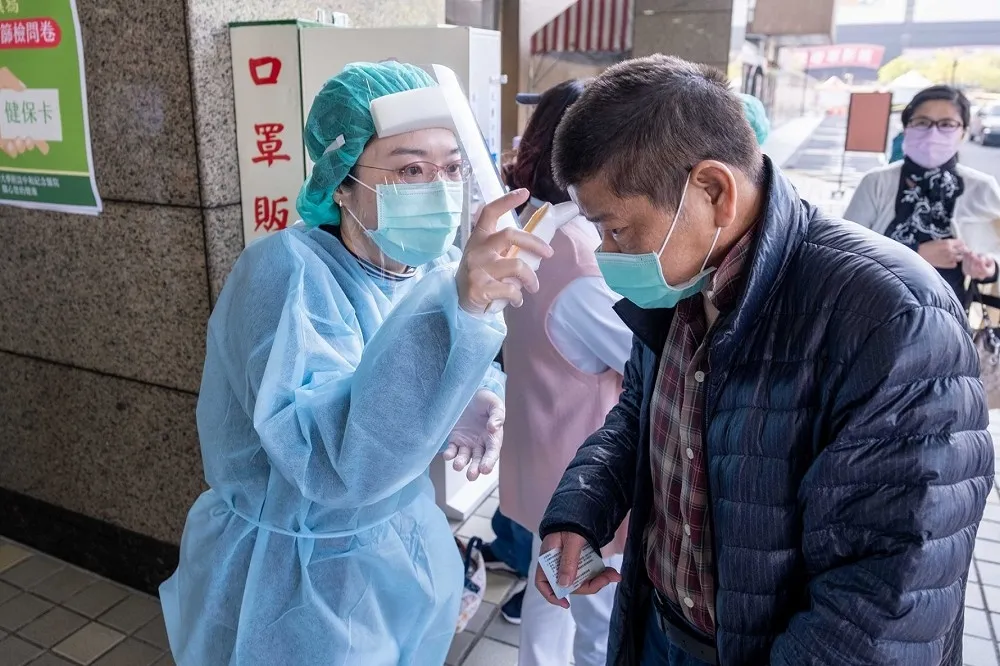 全台醫院即起禁探病　陪病限1人「2月起入院篩檢須自費」