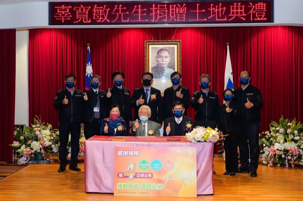 辜寬敏捐贈市值1億元土地　助台電推動再生能源