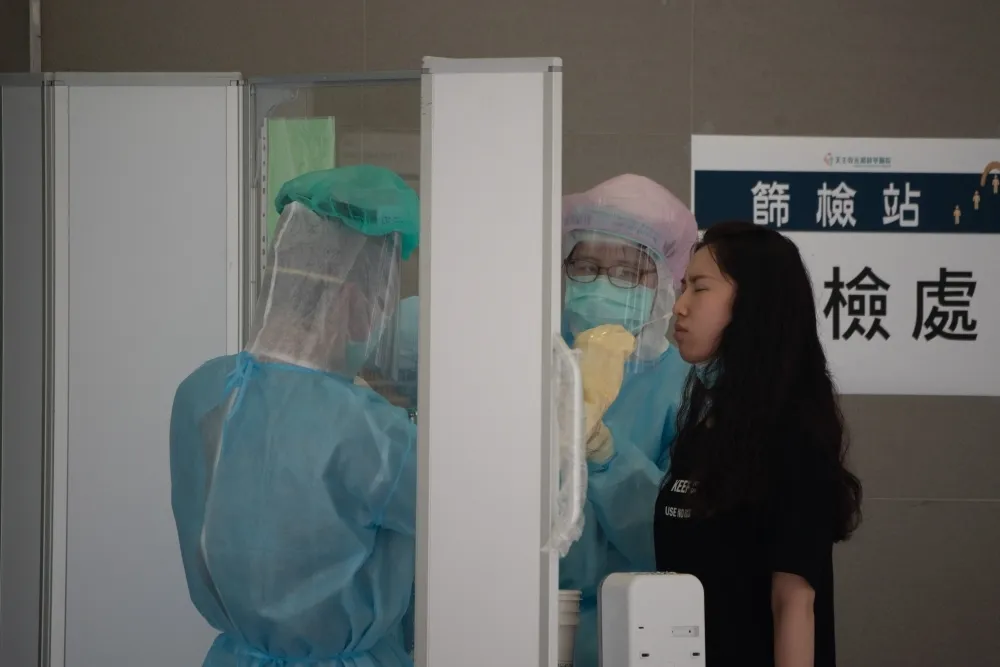 因應春節連假醫療量能　指揮中心公布自費核酸檢驗指定機構資訊