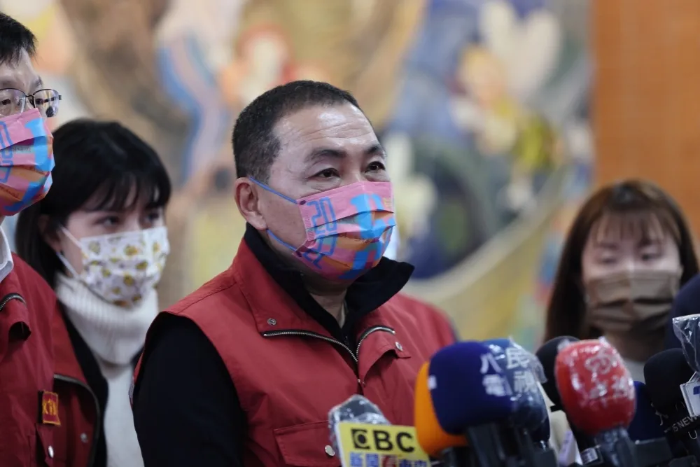 亞東再爆病患及陪診兒確診　院方研判：兒子先染疫後傳母