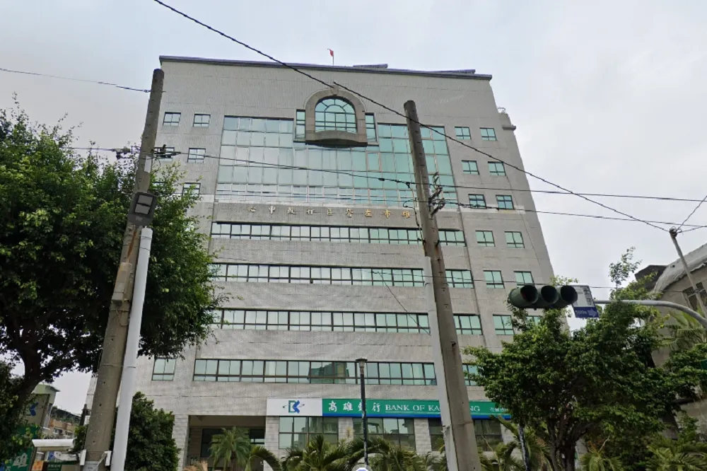 高雄最新確診足跡曝！高鐵、旗津郵局、左營區公所全中