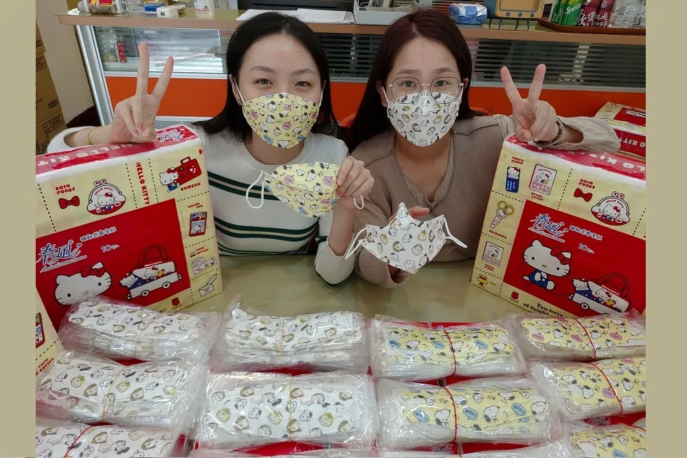 屏東市中央市場與民族夜市抗Omicron  　刷行動支付送偶像明星衛生紙或口罩