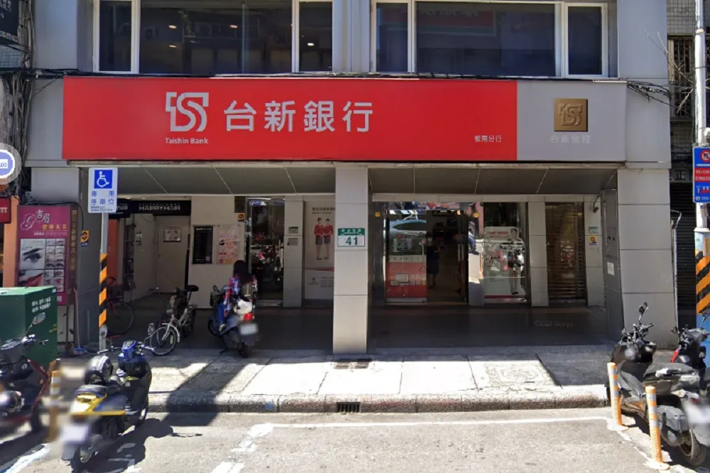 噁！正妹開戶竟遭保全傳LINE「妳好漂亮想認識」　行員洩個資恐害銀行挨罰5千萬