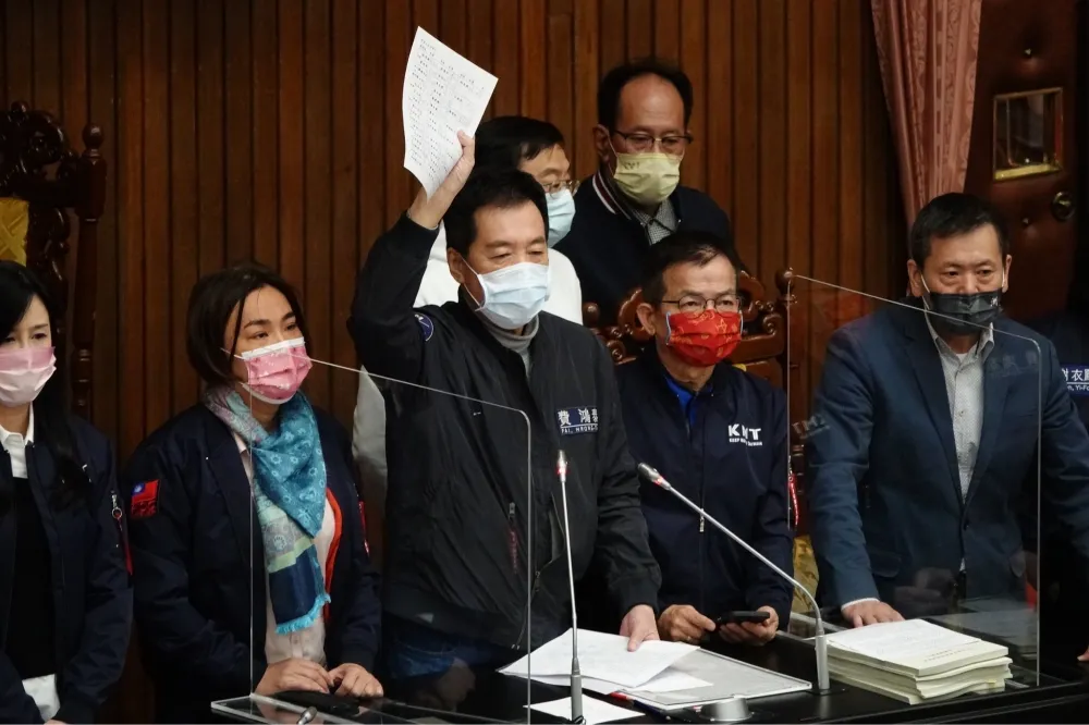 藍委再霸主席台！防中央突襲解禁福島食品　王美惠一句話化解大亂鬥