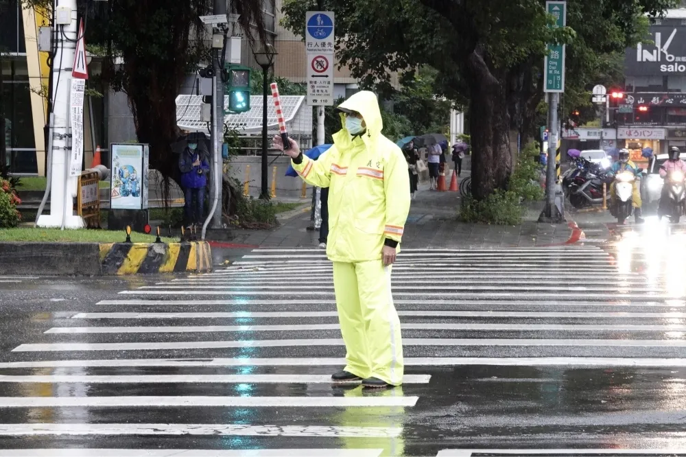 春節連假兩波冷氣團接力南下！低溫下探10度　1張圖秒懂天氣是晴是雨