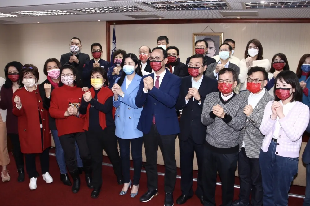 【換票聯盟亂改選】藍明審查中常委候選人資格　朱立倫還能「千萬別抬頭」搞忽視？