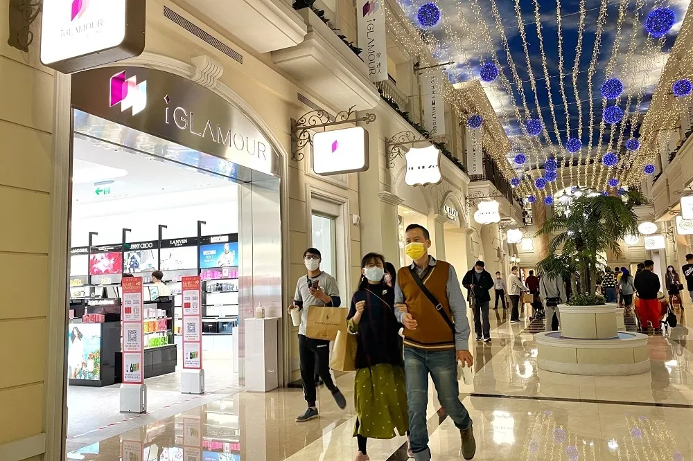 【高雄+4】春節聚餐淪群聚！　「源頭不明」確診者曾逛義大Outlet、家樂福等