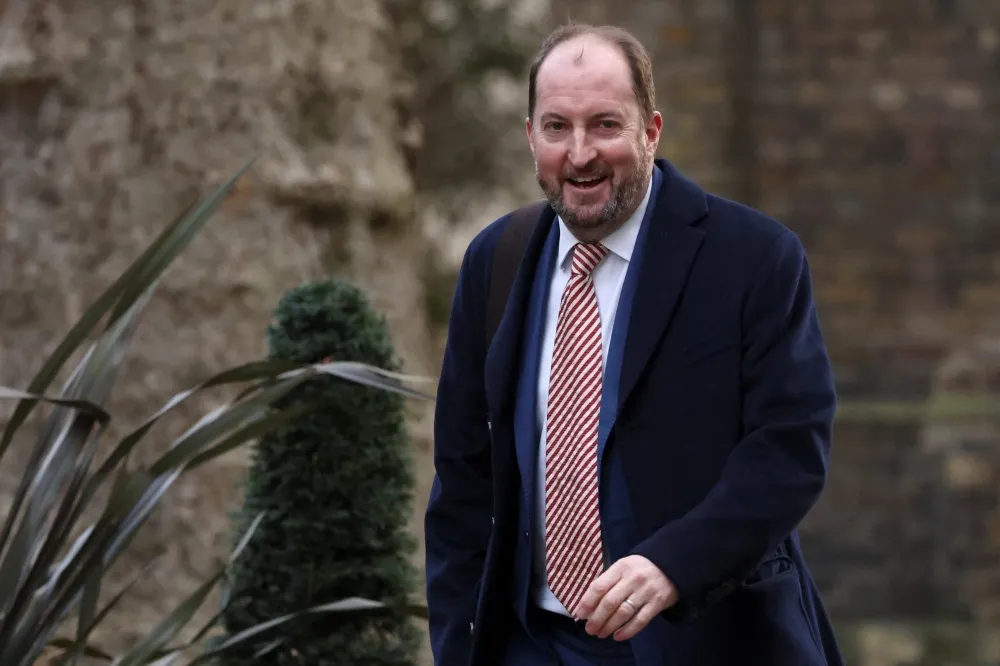 英新任通訊總監曾當華為說客　前MI6局長希望他不要再收錢辦事