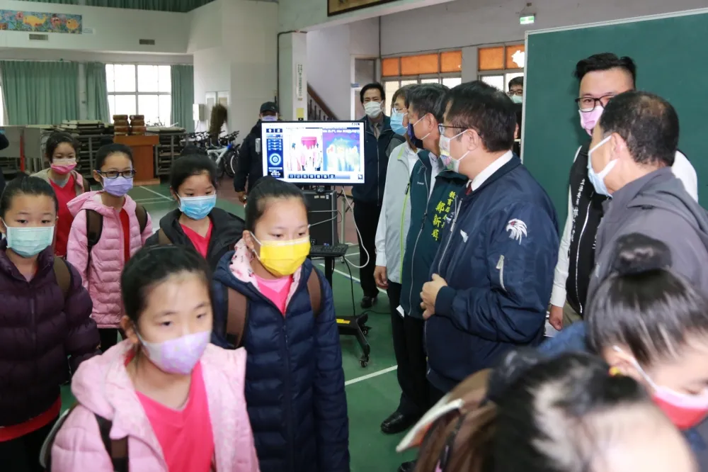 「開學日，我們準備好了！」 黃偉哲赴麻豆國小視察校園防疫整備